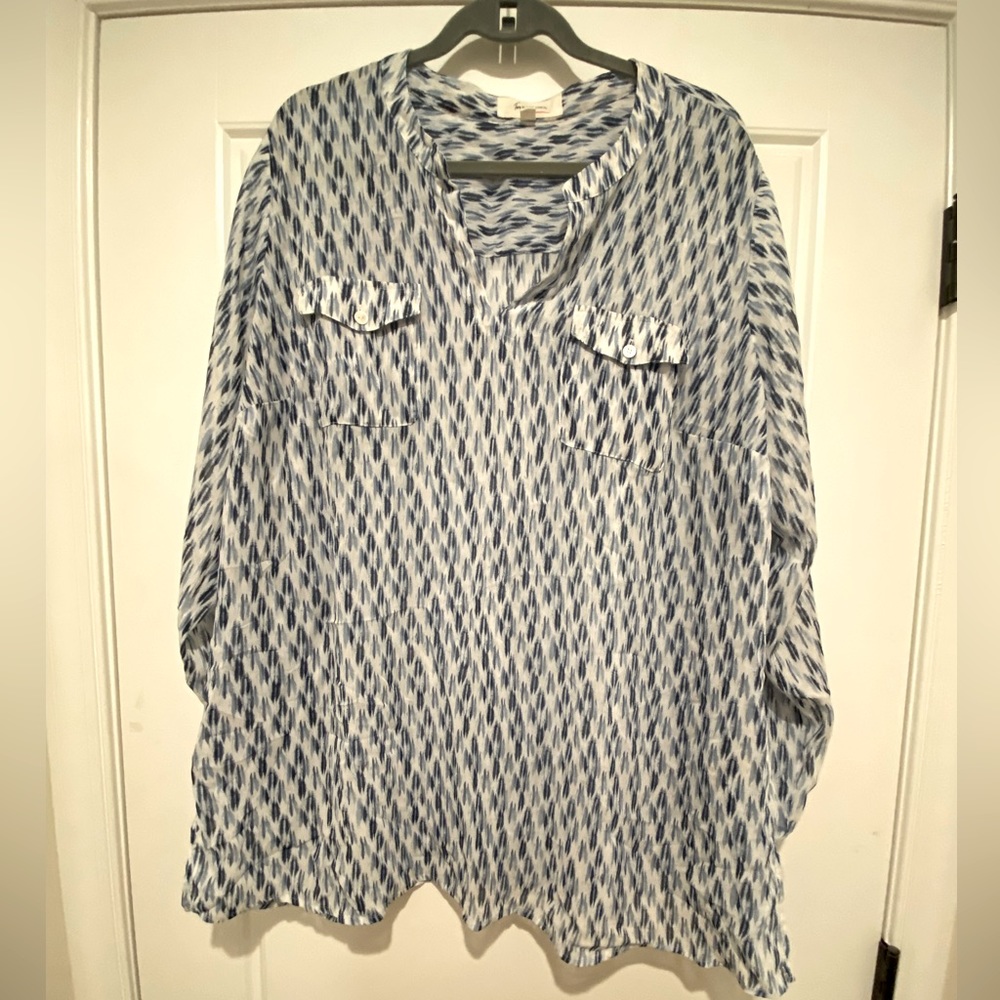 Two by Vince Camuto sheer blue and white pattern blouse. Size 2X